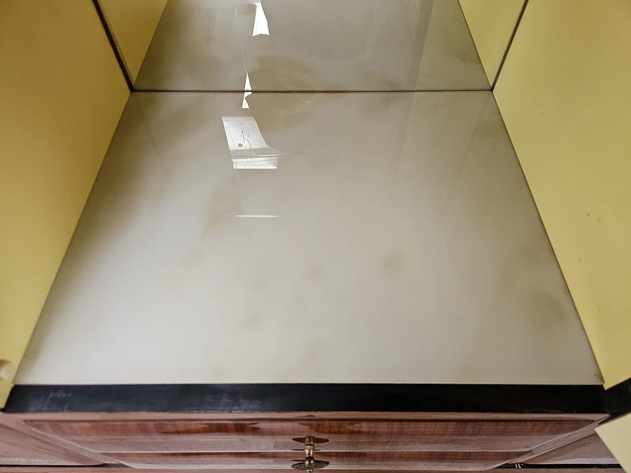 Mid Century showcase covered in mahogany with glass top 19