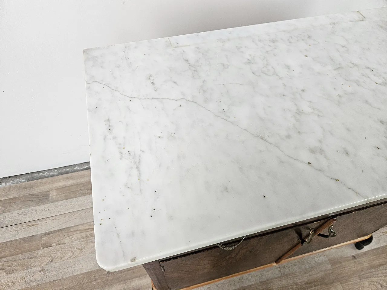 Toilet in mahogany root with white marble top, 1950s 6