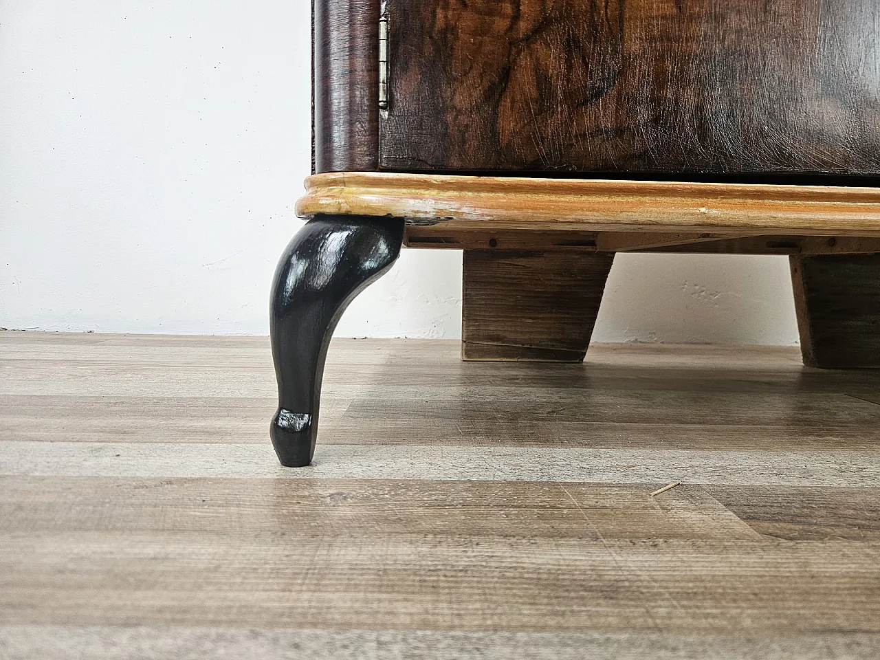 Toilet in mahogany root with white marble top, 1950s 20