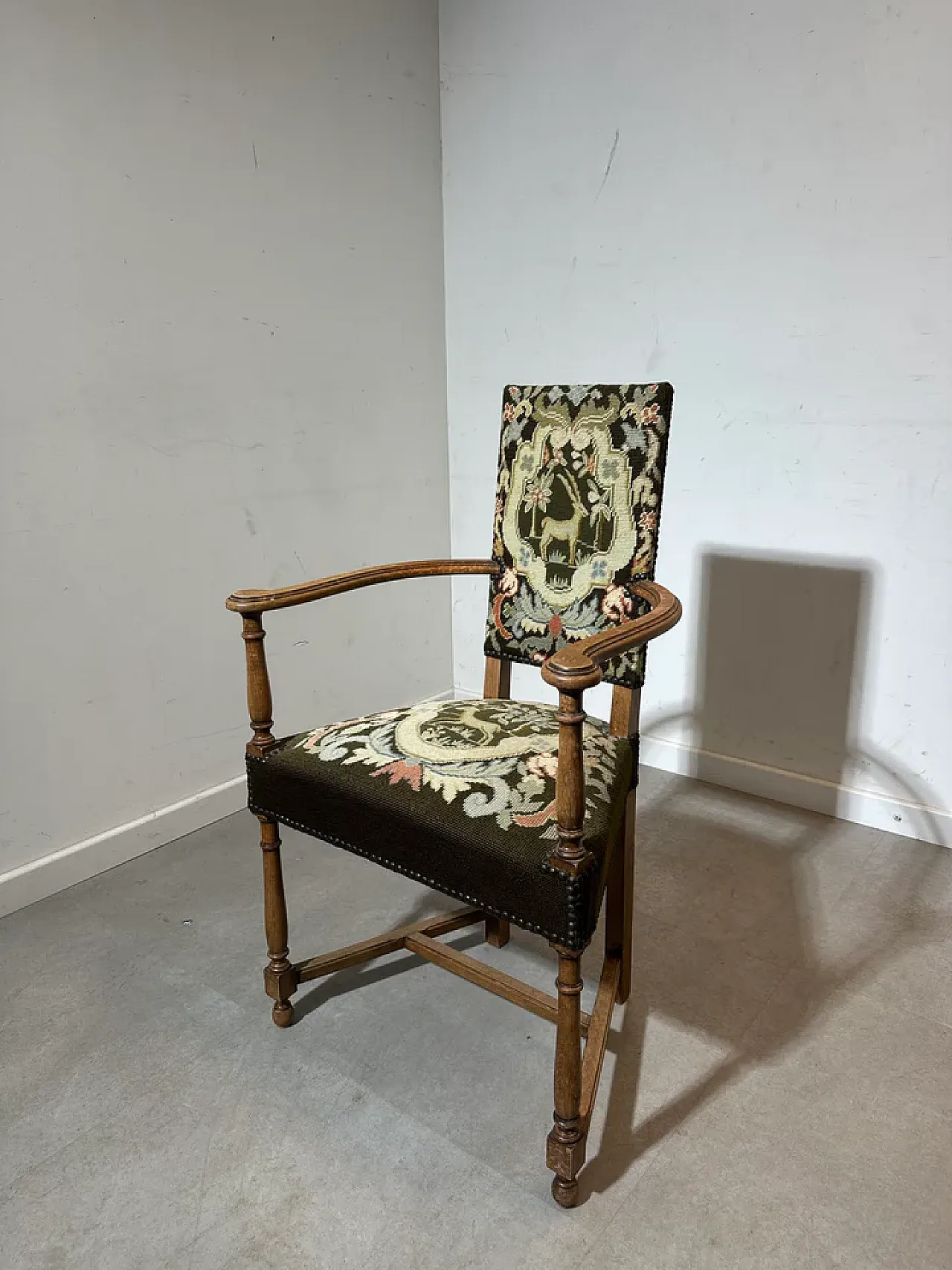 Poltrona con rivestimento in tappezzeria, '900 2