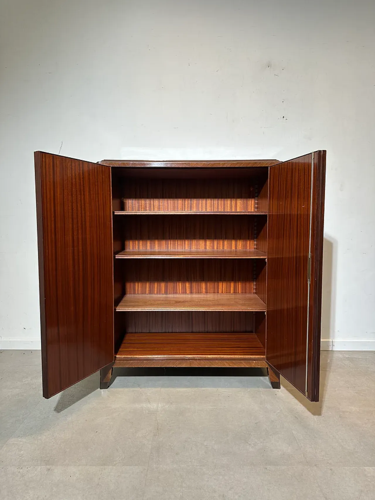 Oriental lacquered cabinet, 20th century 4