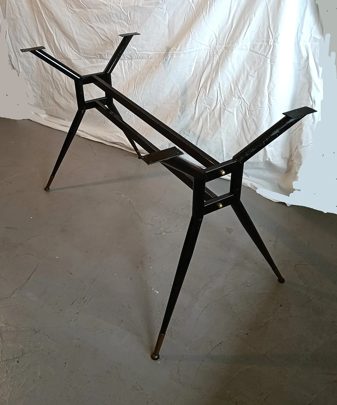 Table with bras feet, 50s 3