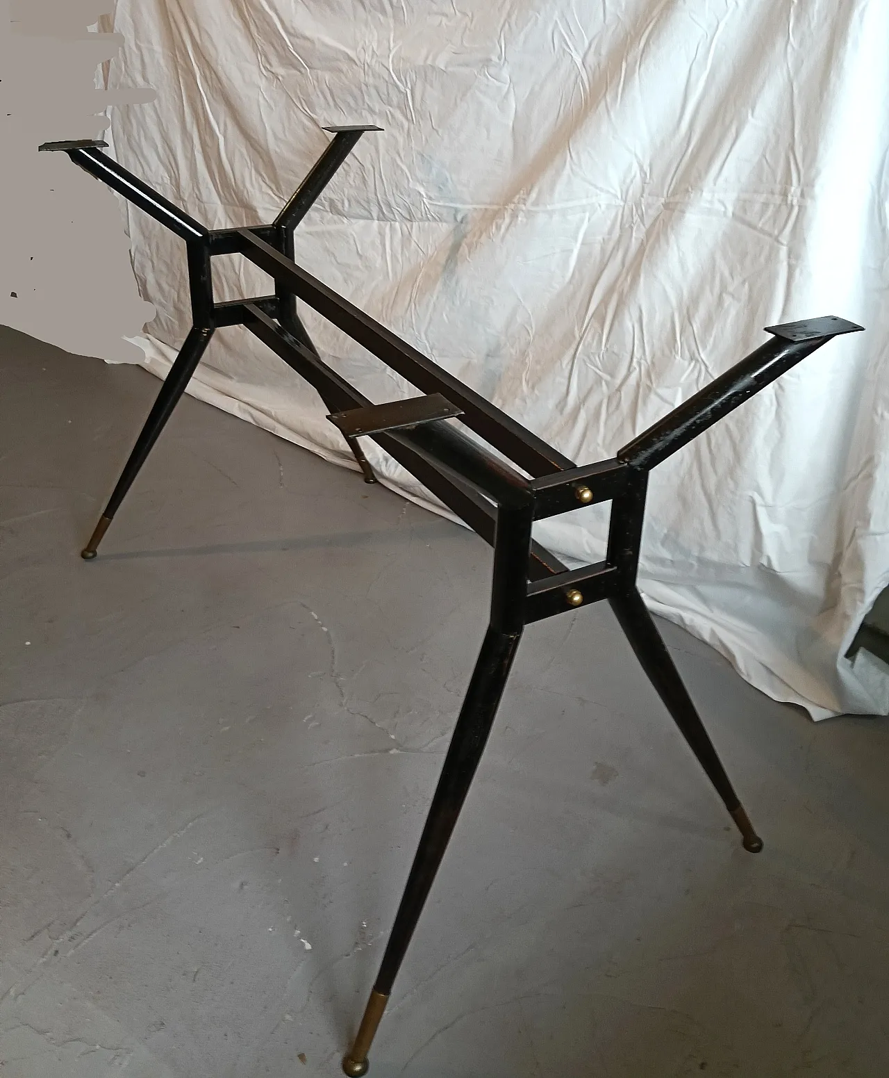 Table with bras feet, 50s 5