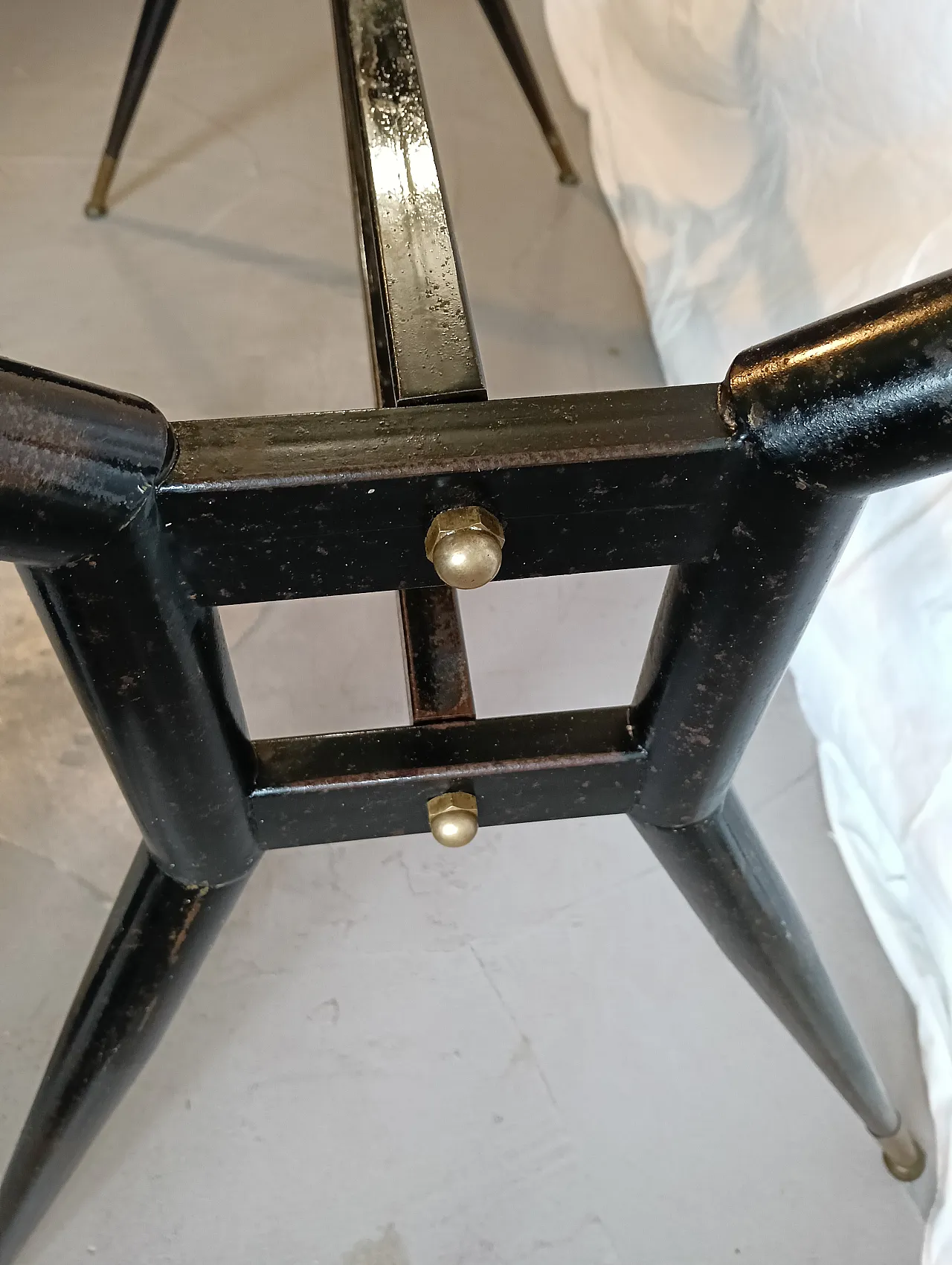 Table with bras feet, 50s 7