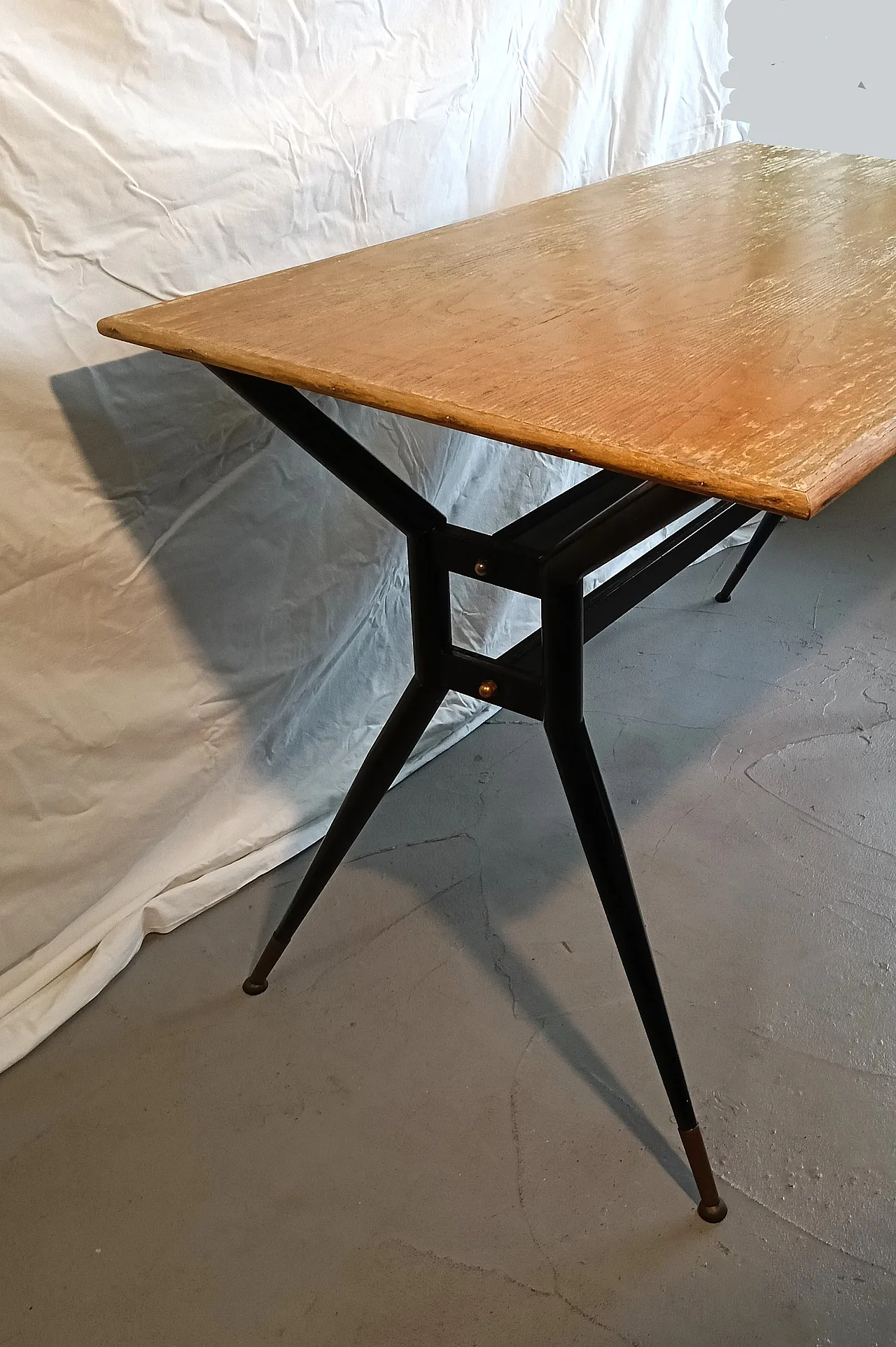 Table with bras feet, 50s 8