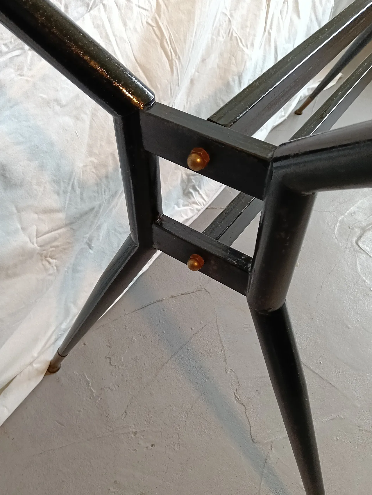 Table with bras feet, 50s 14