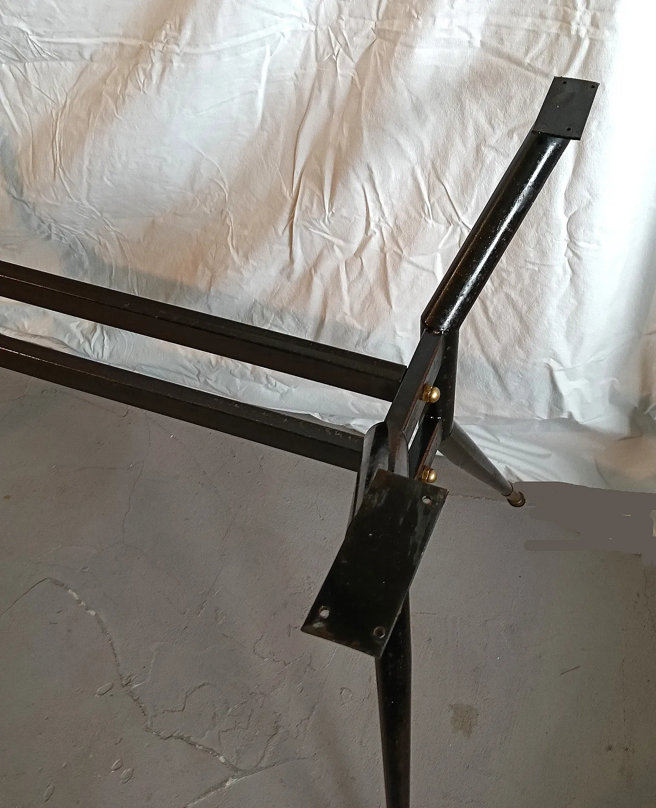 Table with bras feet, 50s 16