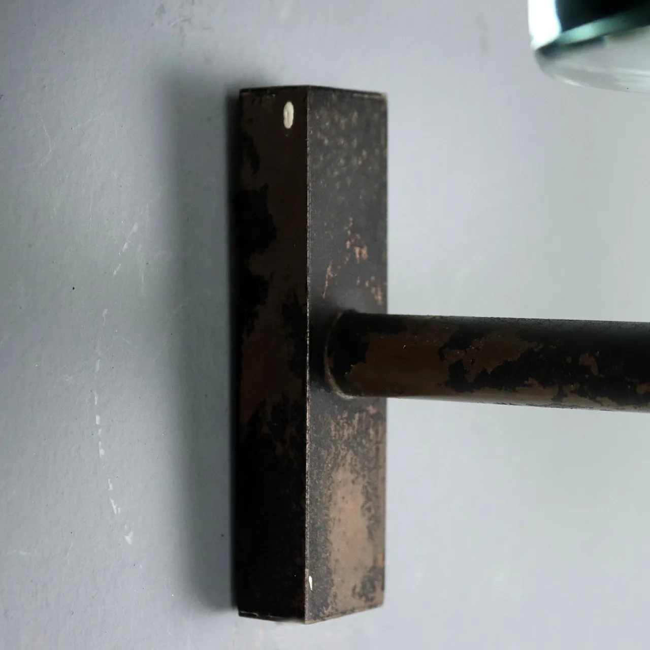 Lampada da parete in metallo smaltato e vetro, anni '60 9