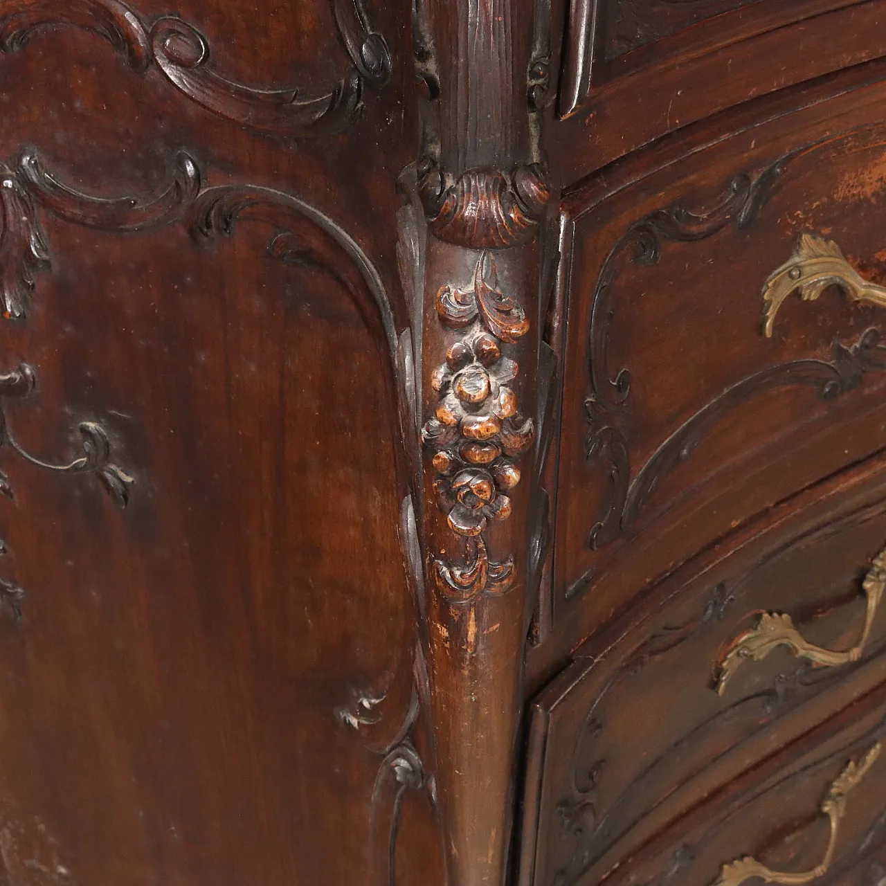 Comò in stile barocco in noce e marmo, '900 3