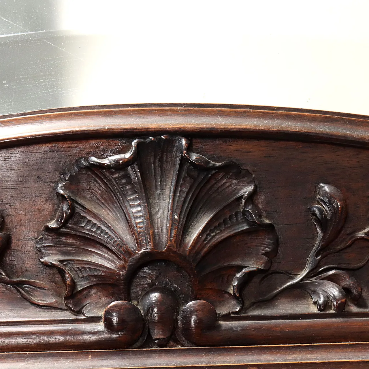 Comò in stile barocco in noce e marmo, '900 6