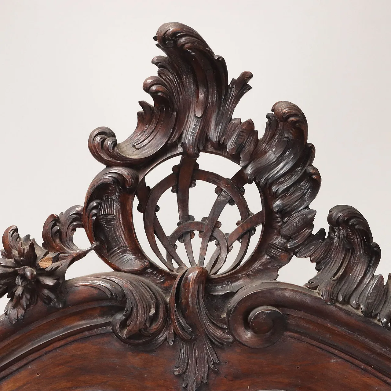 Comò in stile barocco in noce e marmo, '900 9