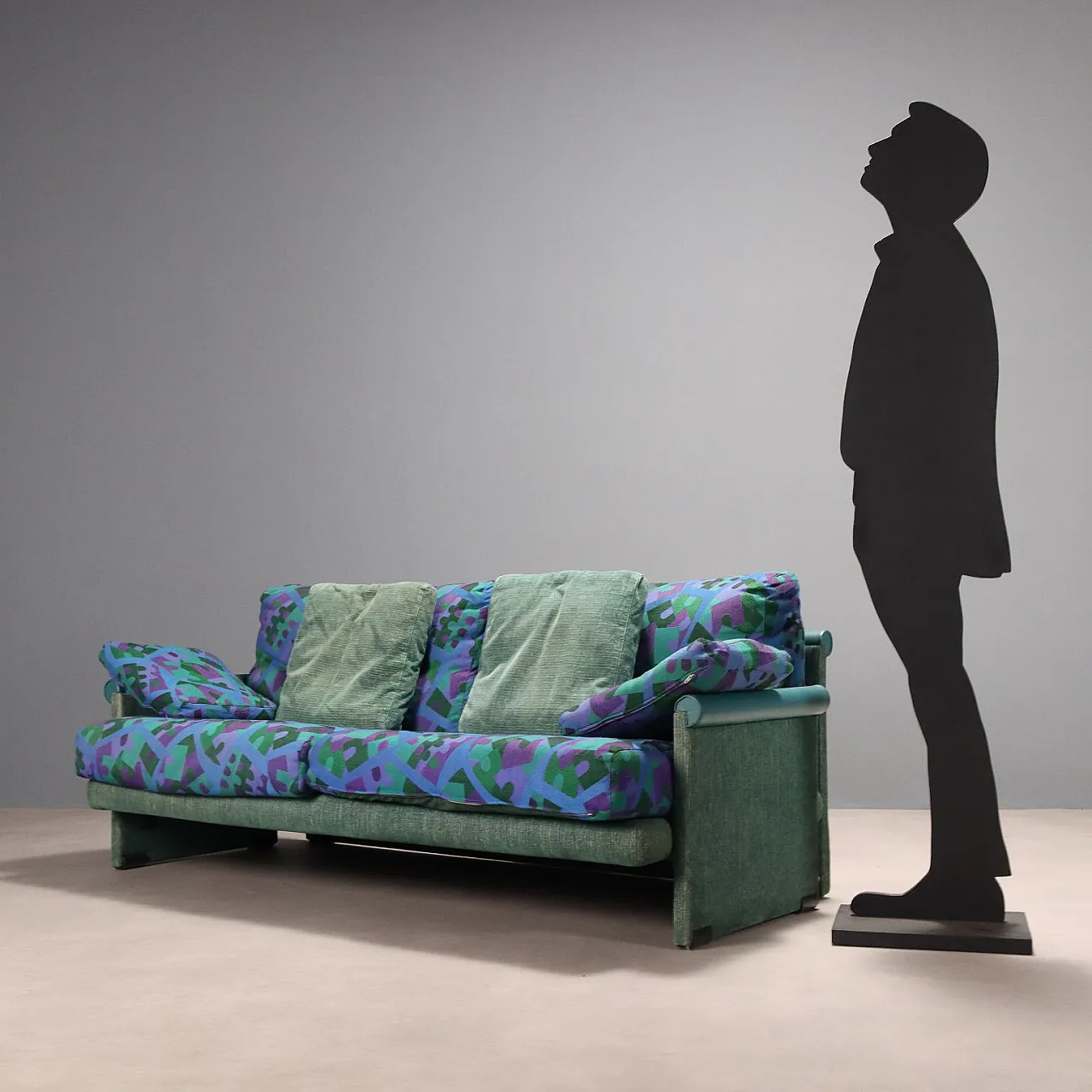 Divano 2 posti con cuscini fantasia in tessuto stampato, anni '80 3