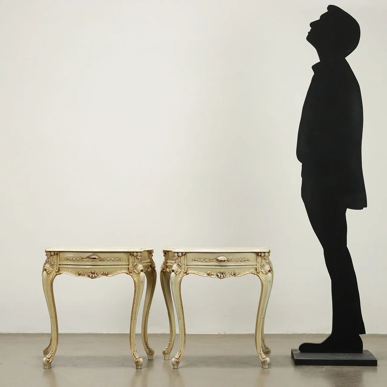 Pair of Baroque-style beechwood bedside tables, 20th century 2