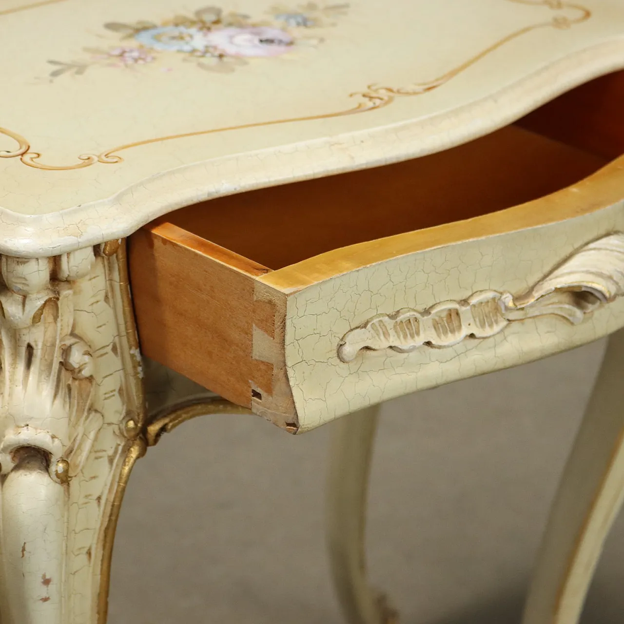 Pair of Baroque-style beechwood bedside tables, 20th century 3