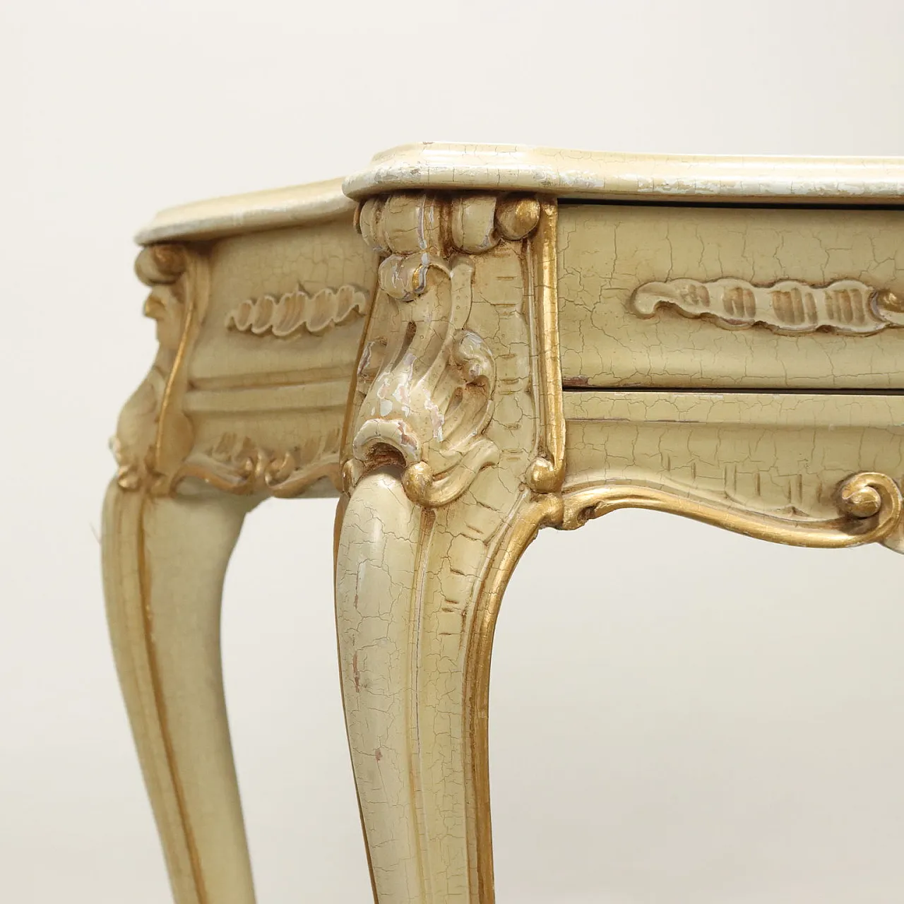 Pair of Baroque-style beechwood bedside tables, 20th century 4