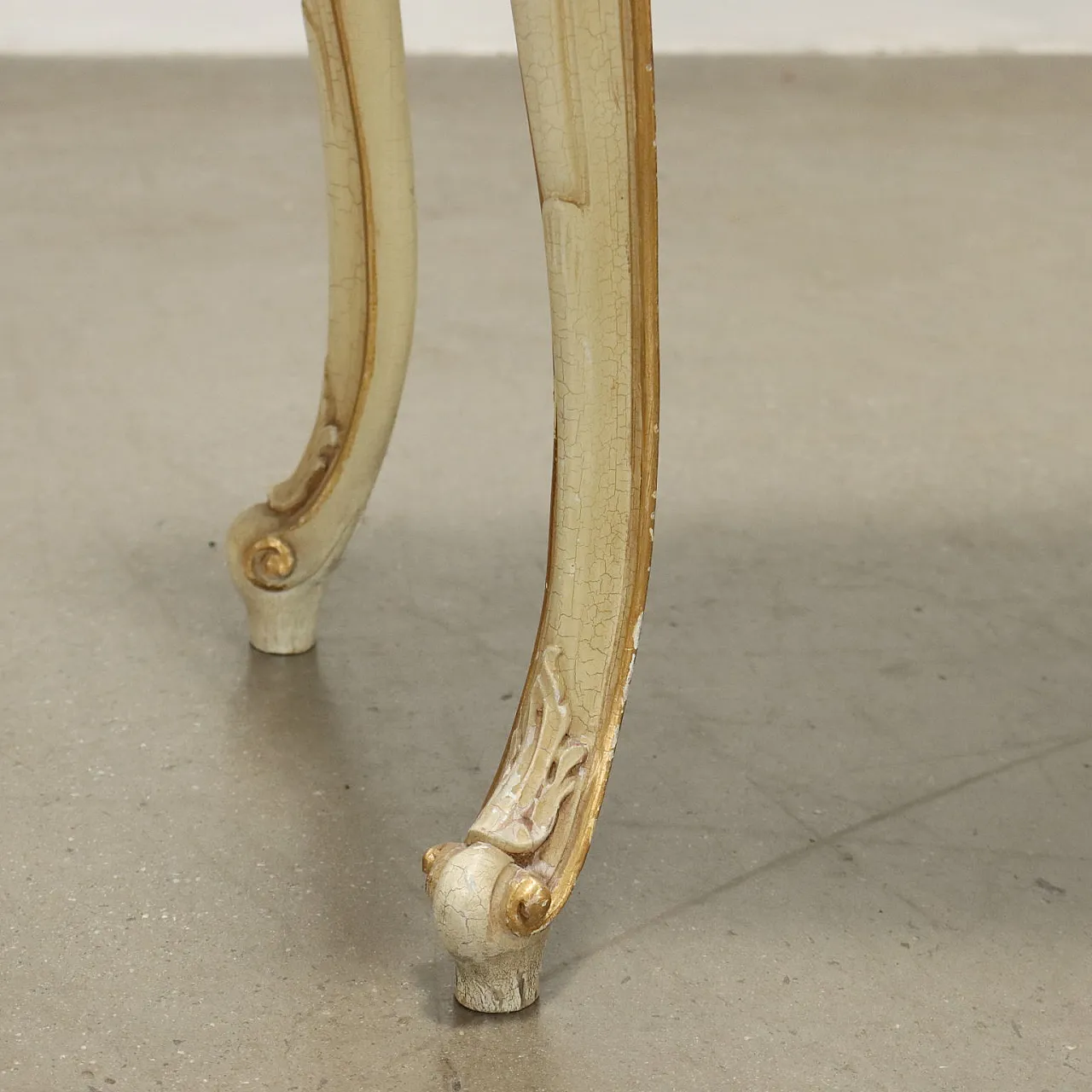 Pair of Baroque-style beechwood bedside tables, 20th century 6