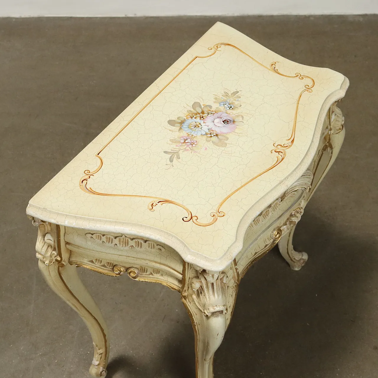 Pair of Baroque-style beechwood bedside tables, 20th century 7