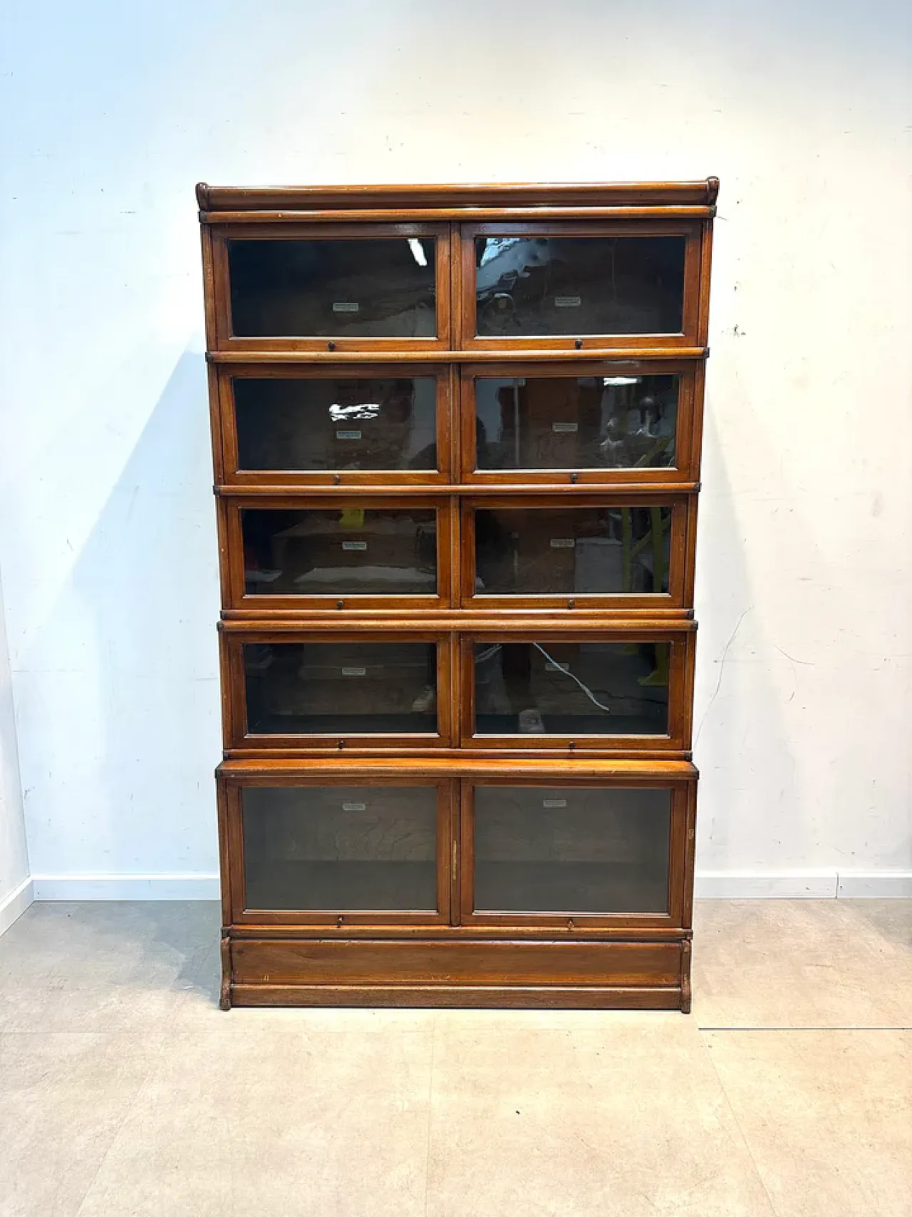 Globe Wernicke bookcase, early 20th century 1