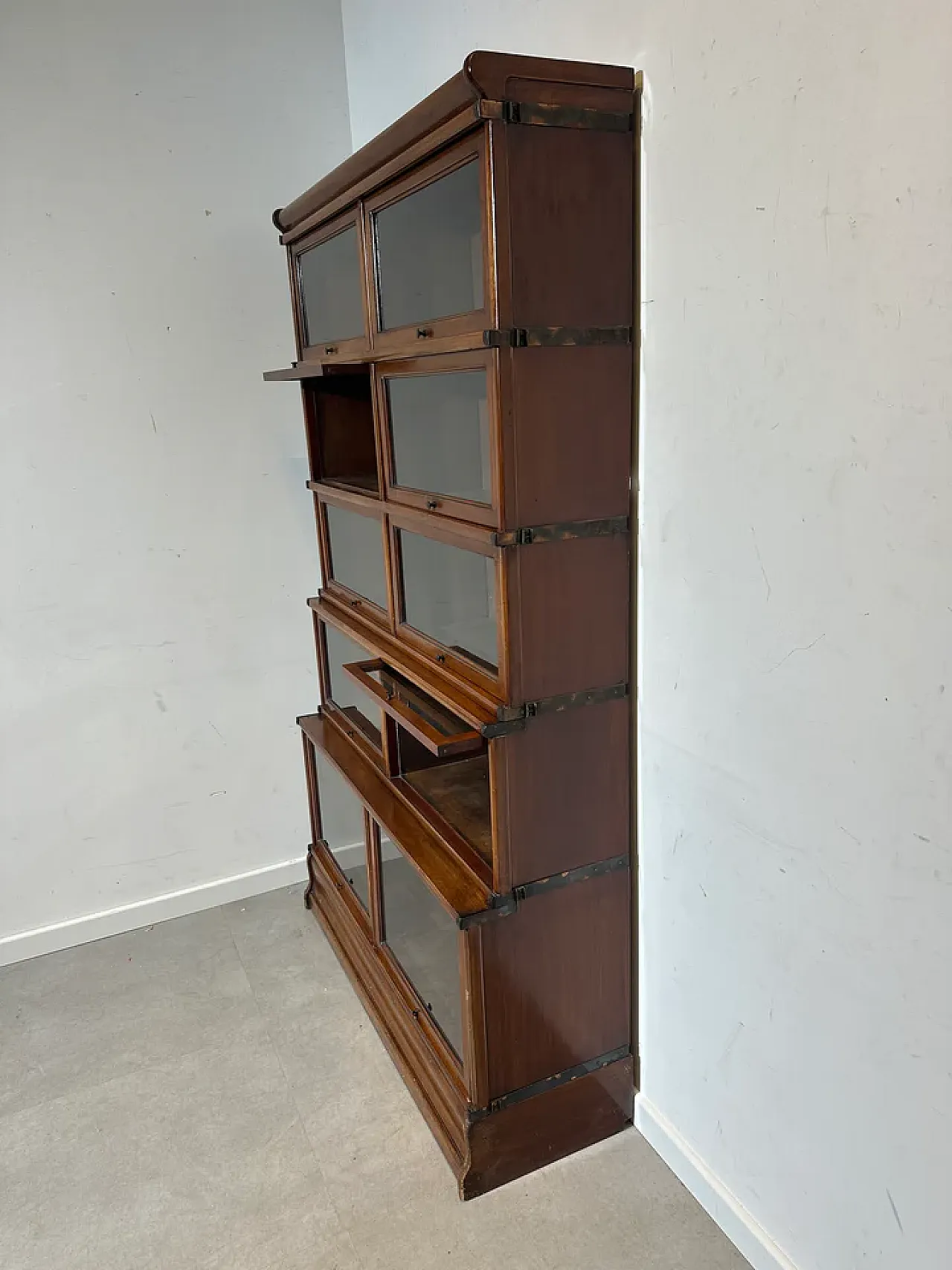 Globe Wernicke bookcase, early 20th century 3