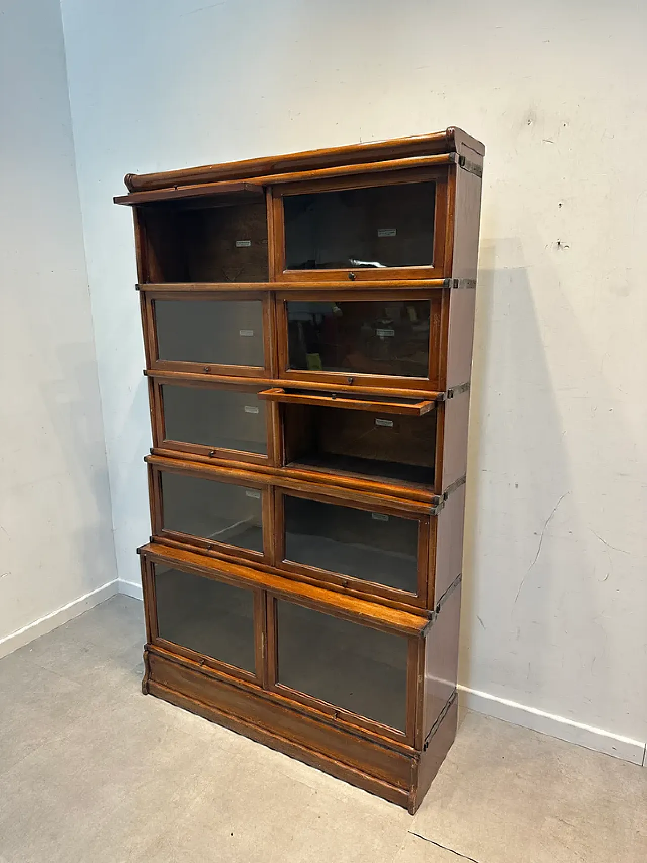 Globe Wernicke bookcase, early 20th century 4