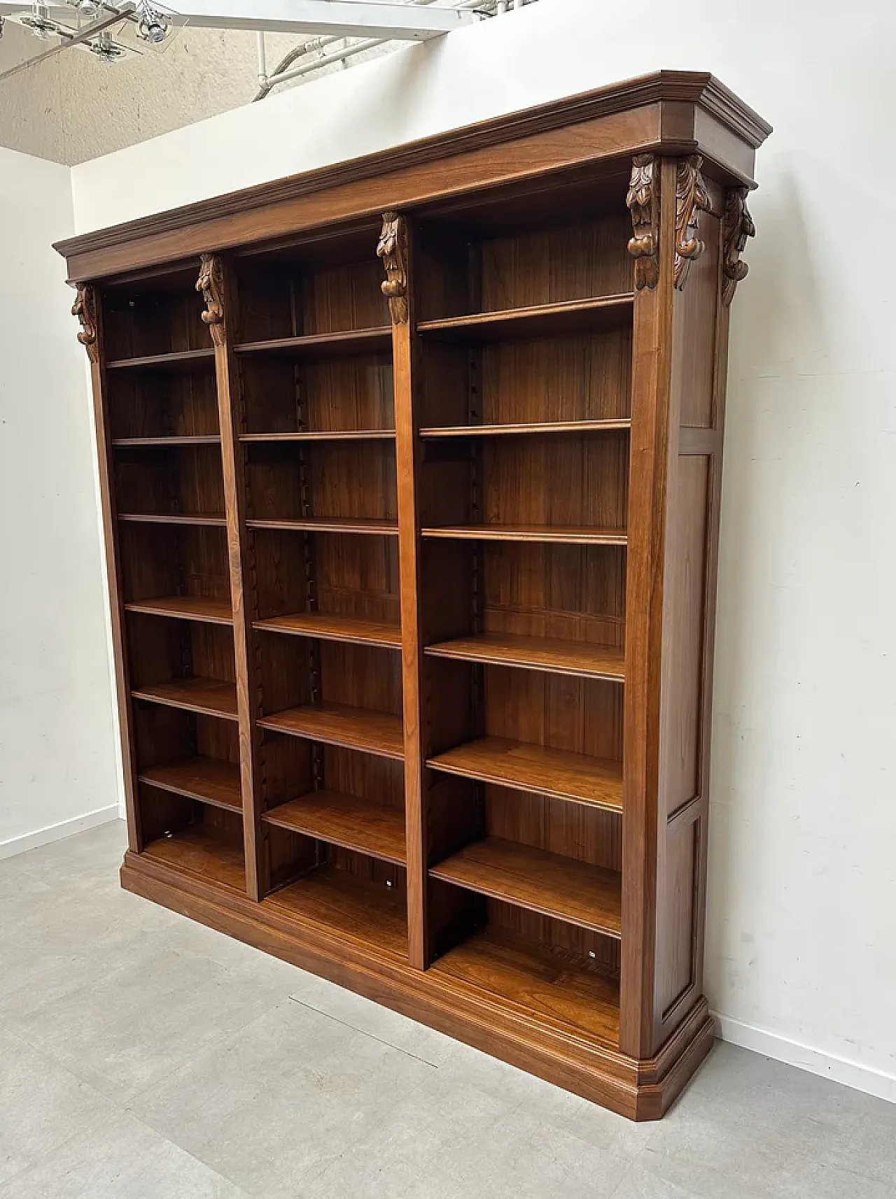 Mahogany bookcase with carved details, 20th century 4