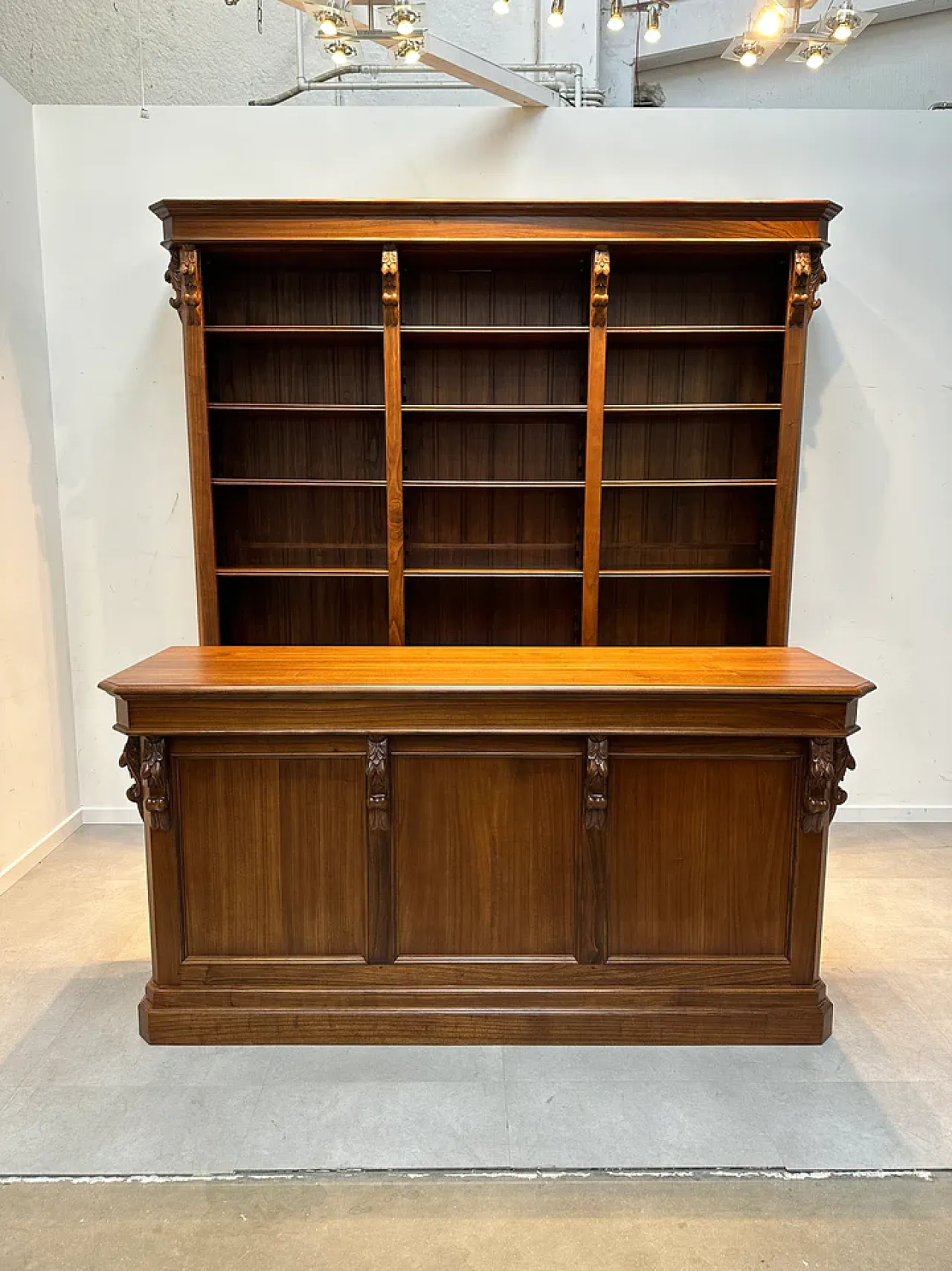 Mahogany bookcase with carved details, 20th century 7