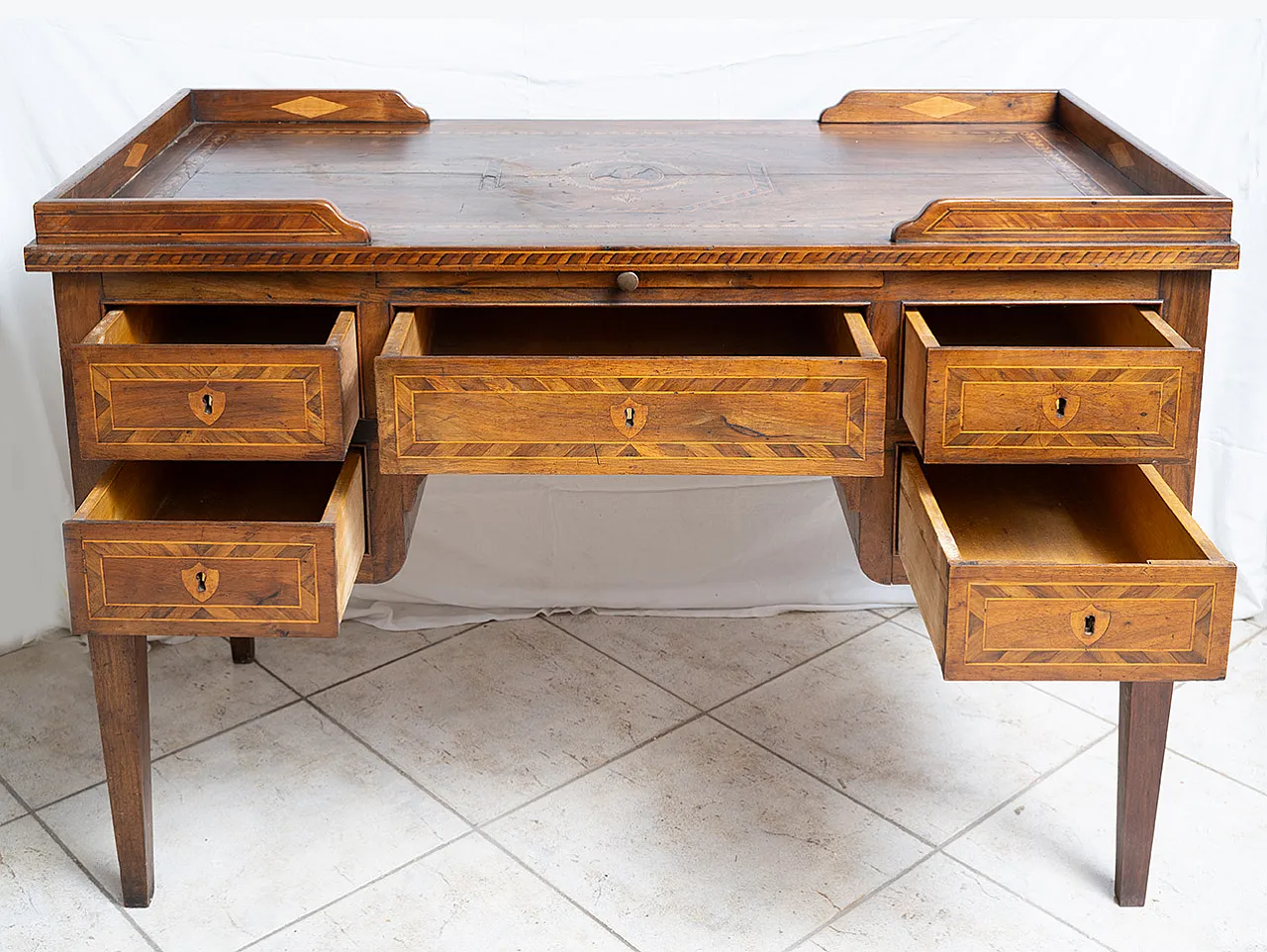 Louis XVI desk in solid walnut, 19th century 4