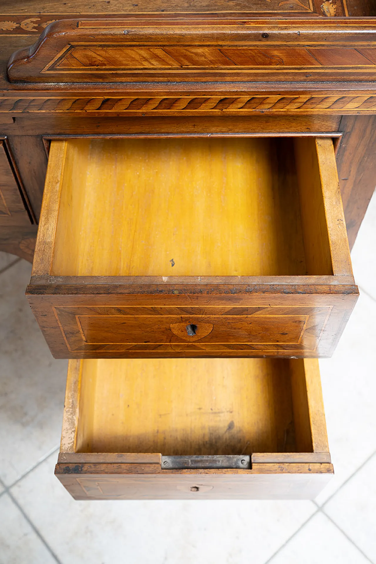 Louis XVI desk in solid walnut, 19th century 5
