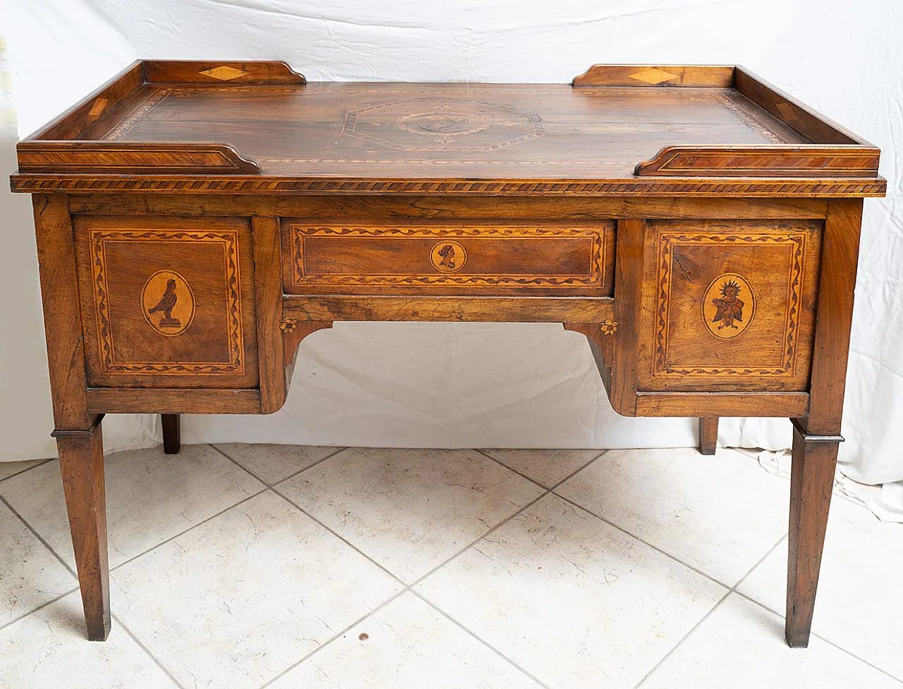 Louis XVI desk in solid walnut, 19th century 8