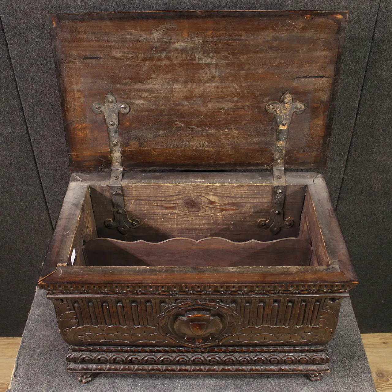 Italian trunk, 20th century 7