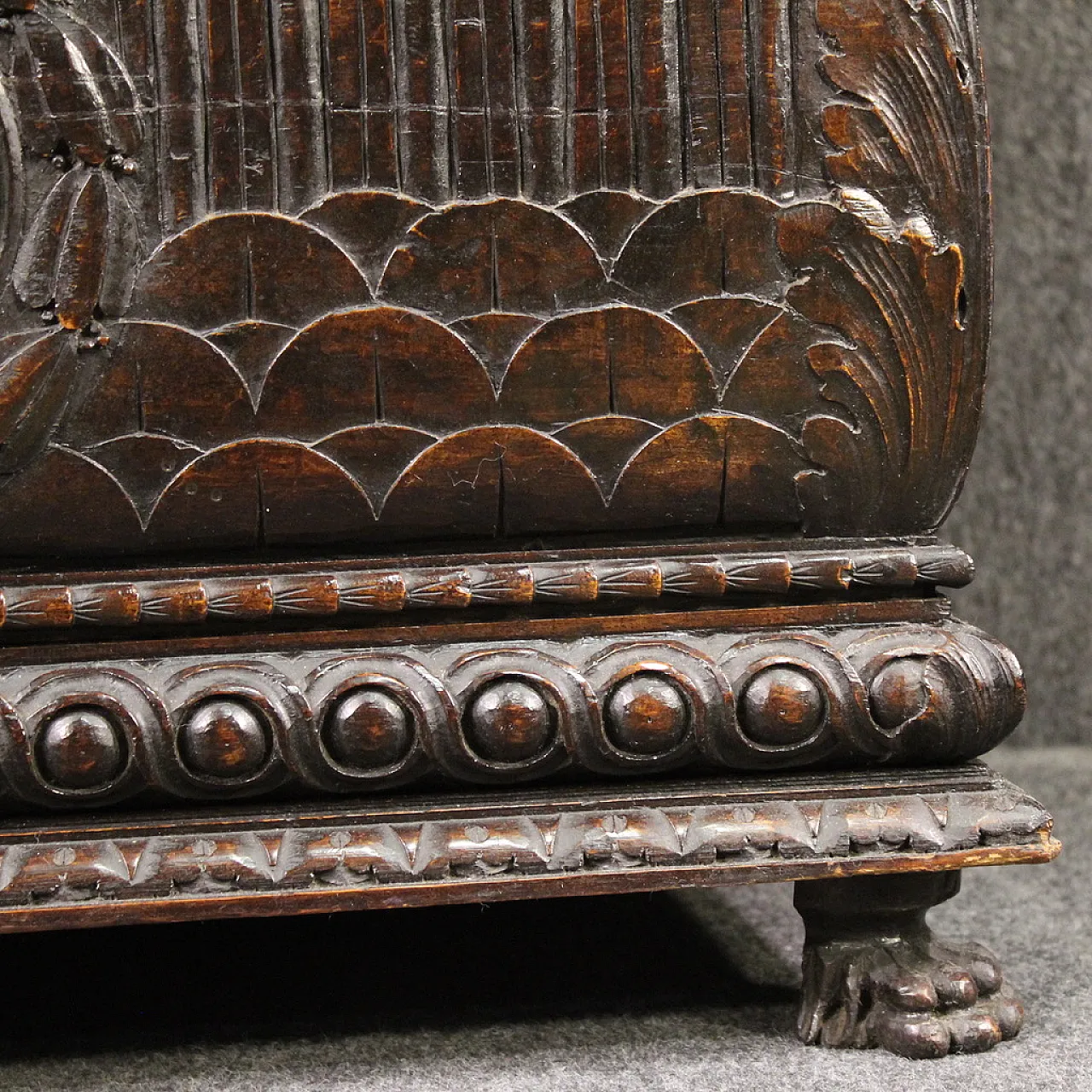 Italian trunk, 20th century 9