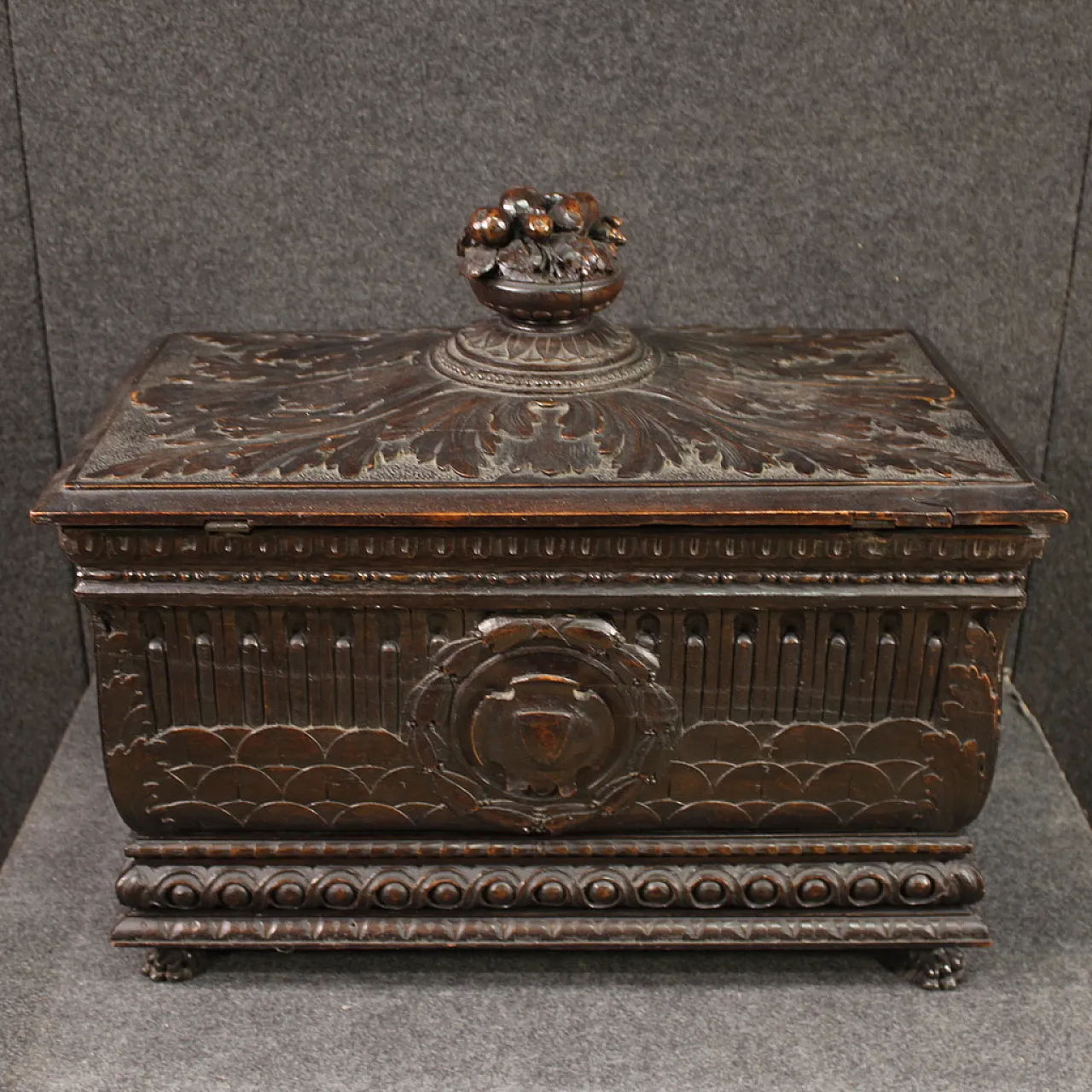 Italian trunk, 20th century 12
