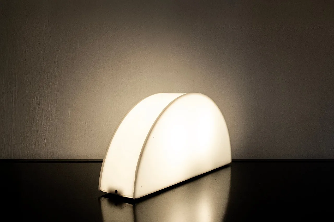 Lampada da tavolo in vetro acrilico, anni '60 1