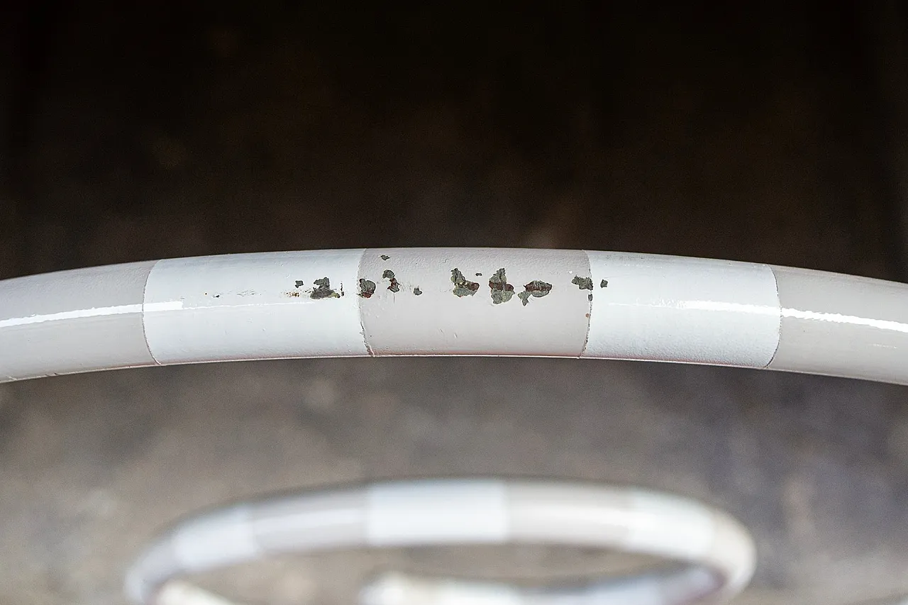 Sedia Suspiral di Luigi Serafini per Sawaya & Moroni, anni '80 7