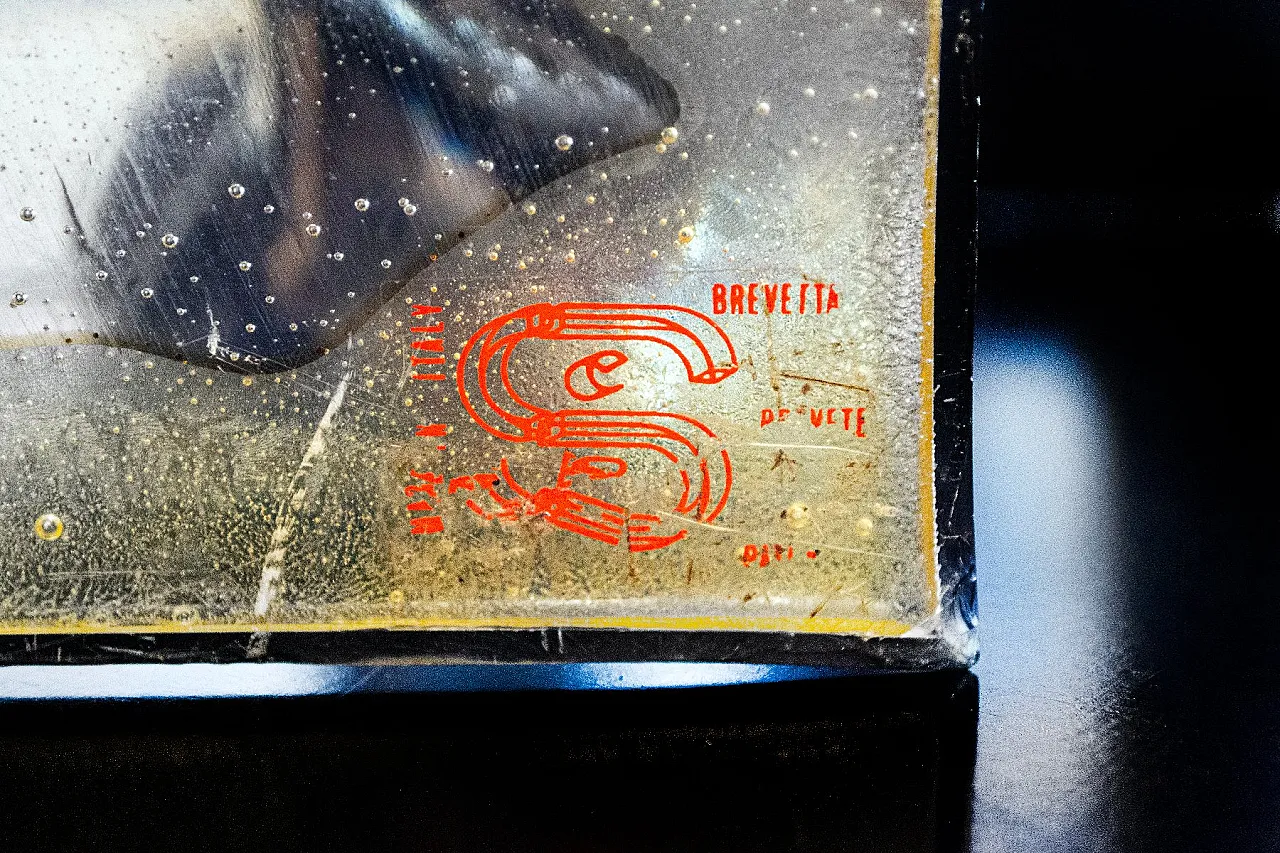 Lampada da tavolo in vetro acrilico, anni '70 4