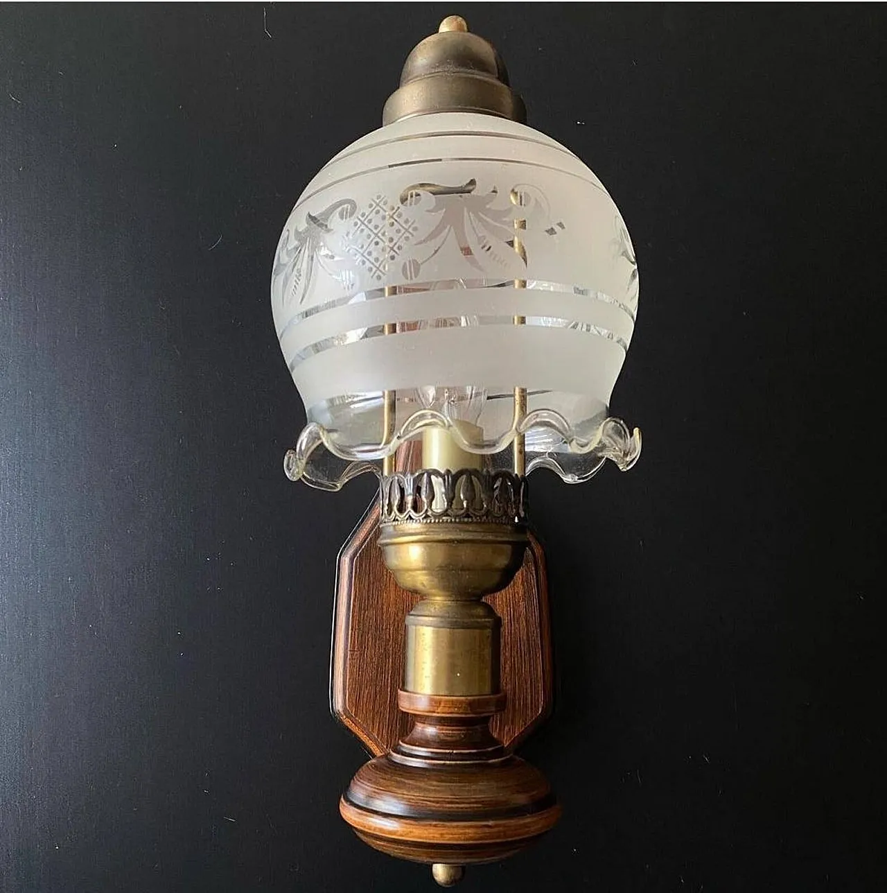 Applique in legno e ottone con lampada in vetro satinato, anni '70 2