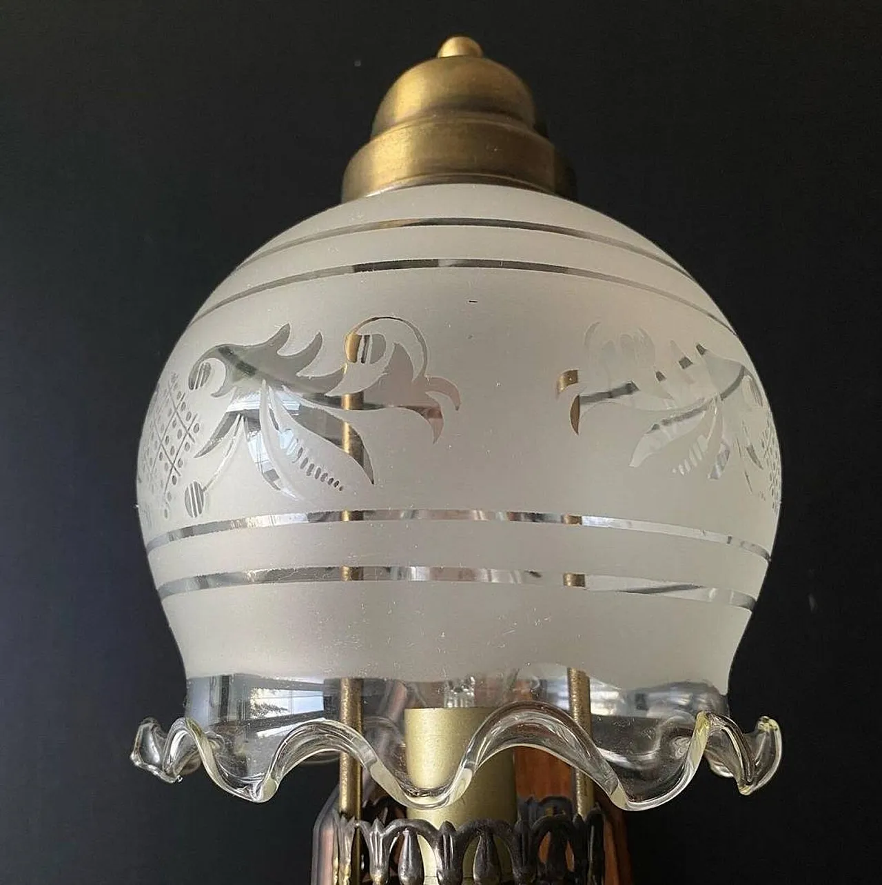 Applique in legno e ottone con lampada in vetro satinato, anni '70 3