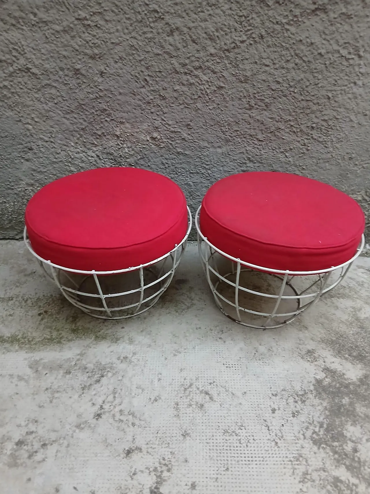 Pair of basketball poufs in painted metal and red cushions, 1960s 3