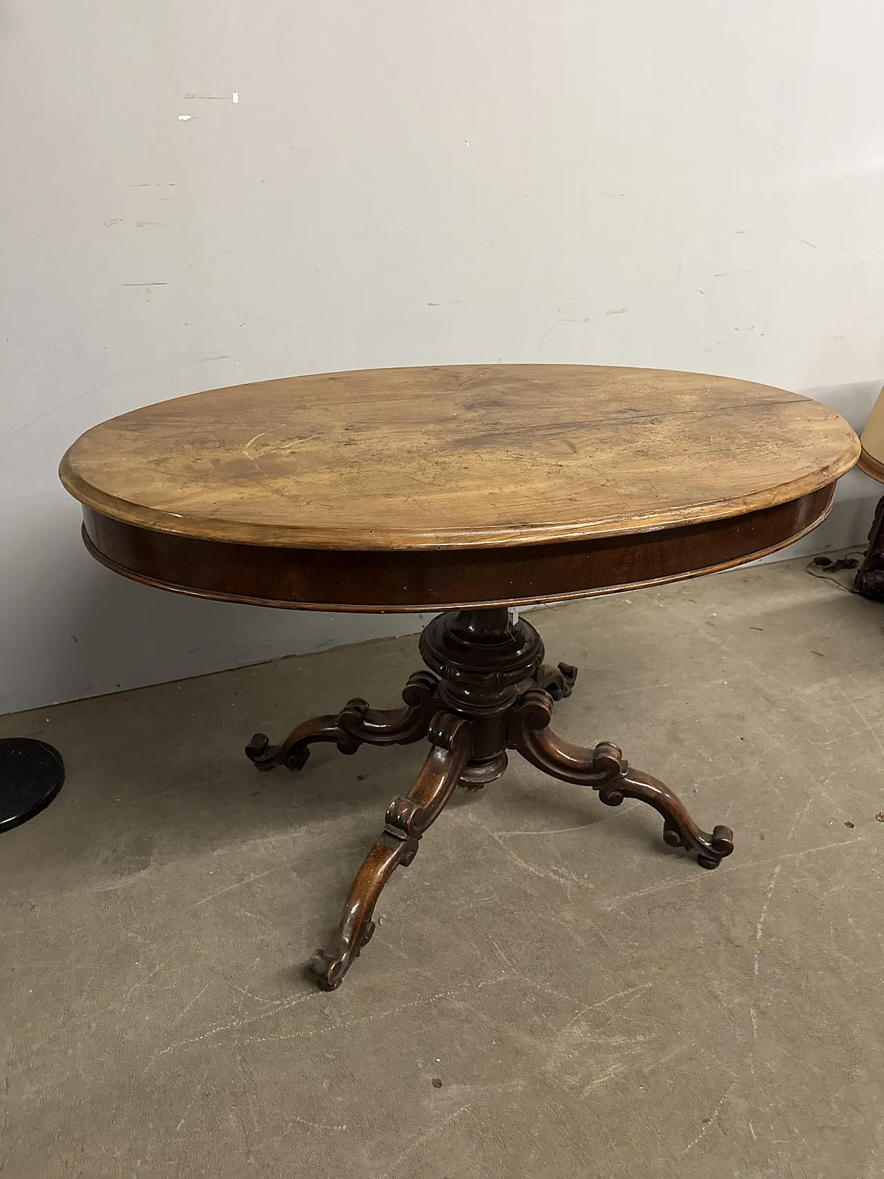 Tavolino ovale in noce massello L. Filippo, '800 3