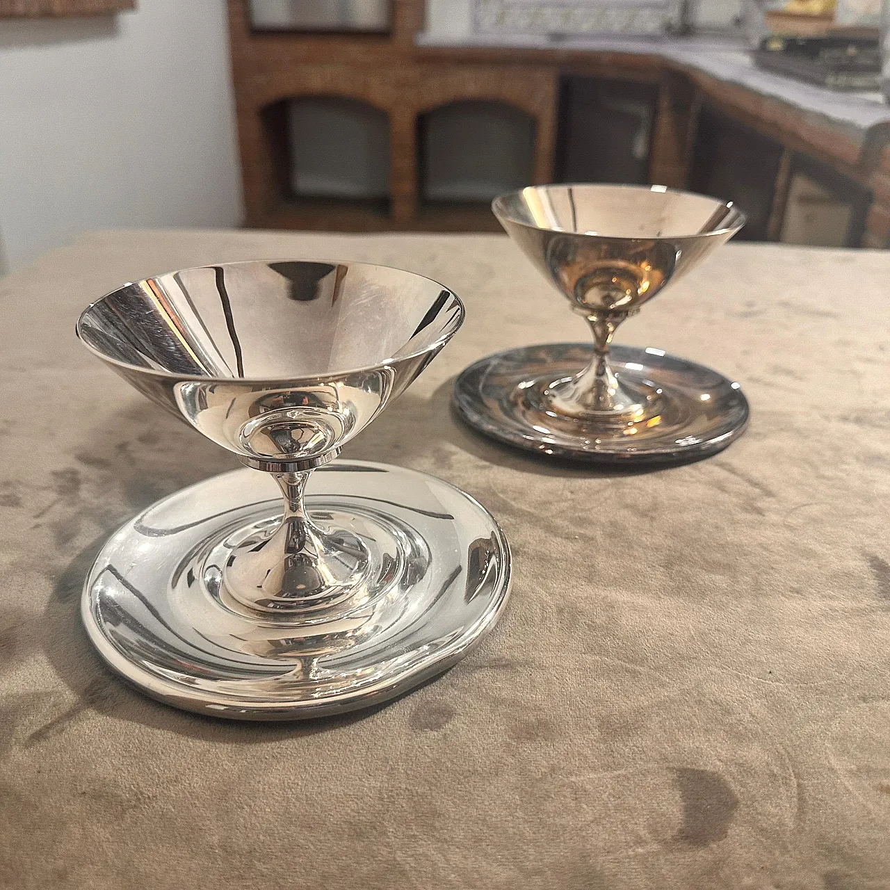 Coppia di coppe placcate in argento di Lino Sabattini, anni '80 5