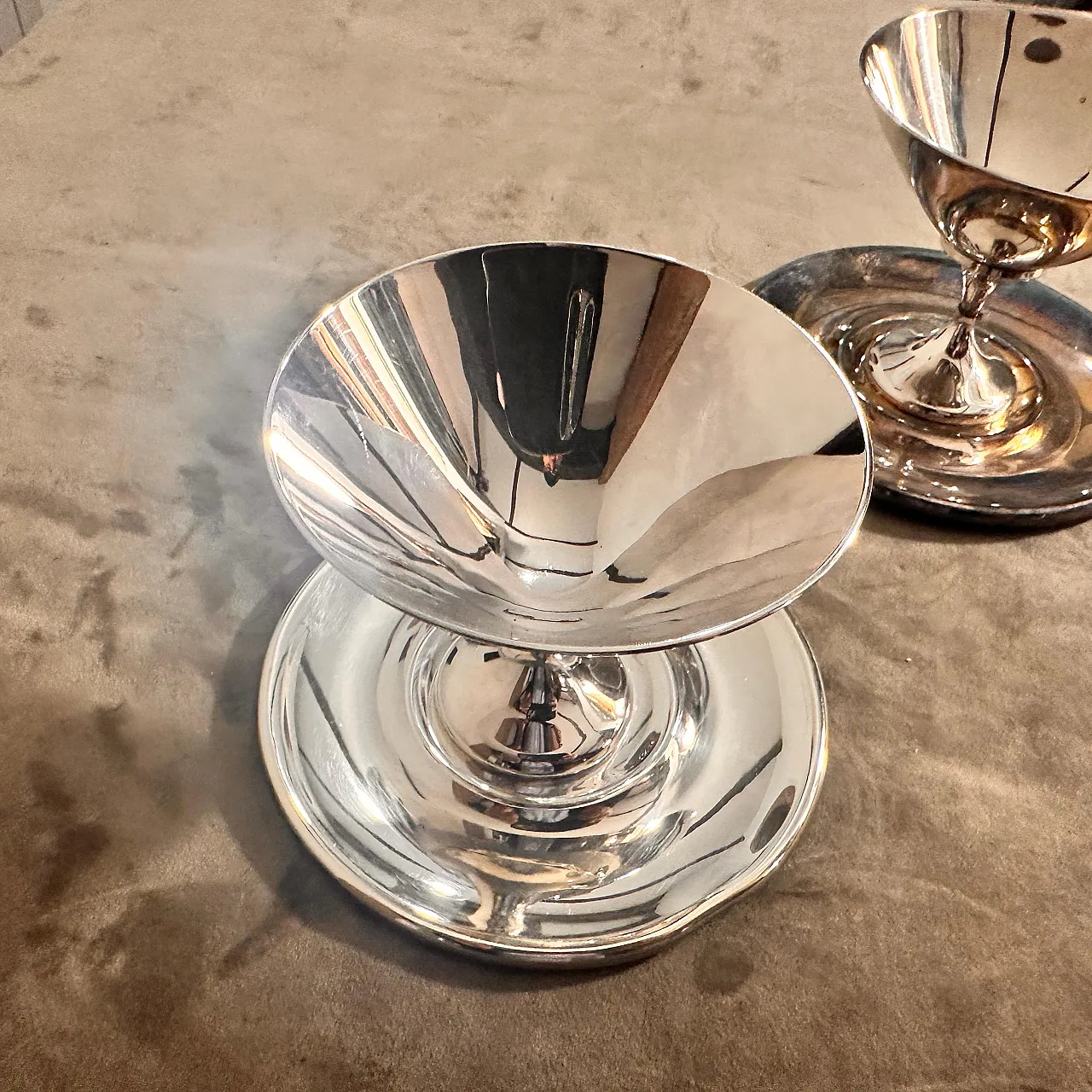 Coppia di coppe placcate in argento di Lino Sabattini, anni '80 6