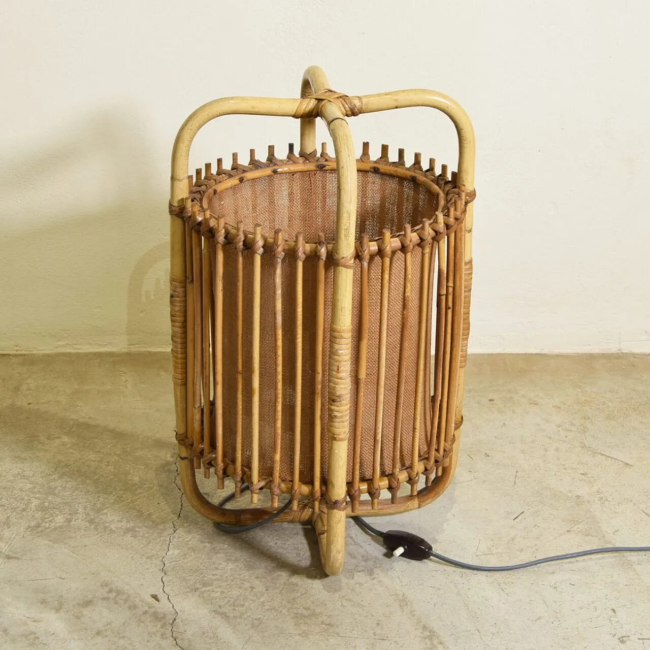 Lampada da tavolo in canna, anni '60 2