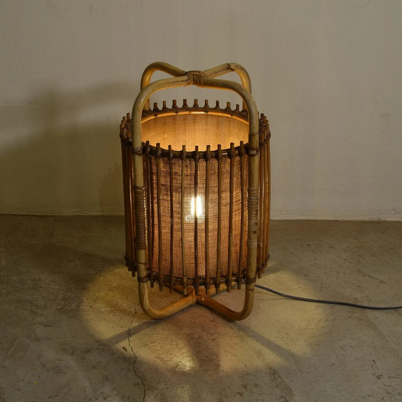 Lampada da tavolo in canna, anni '60 3