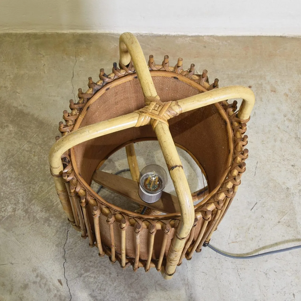 Lampada da tavolo in canna, anni '60 4