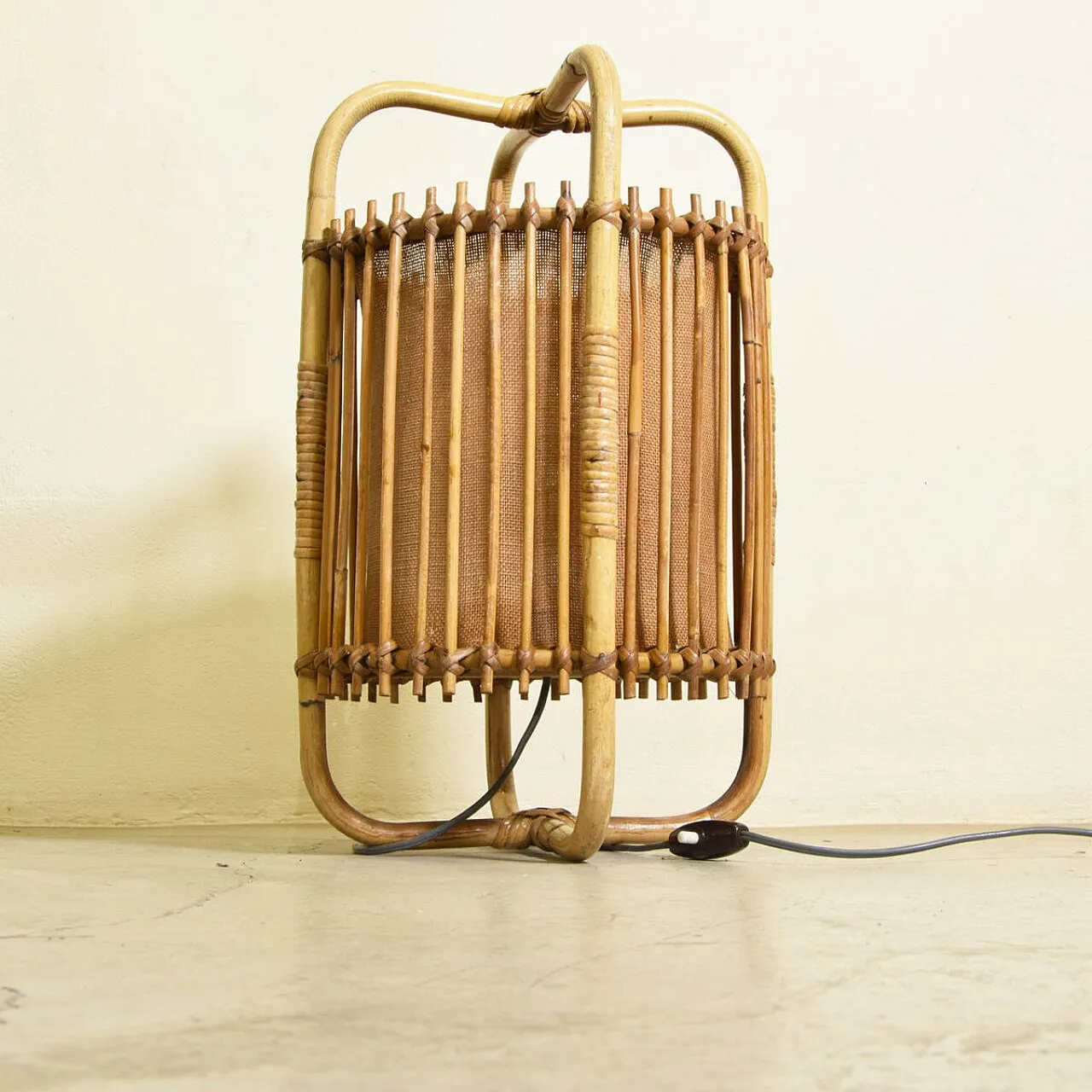 Lampada da tavolo in canna, anni '60 5