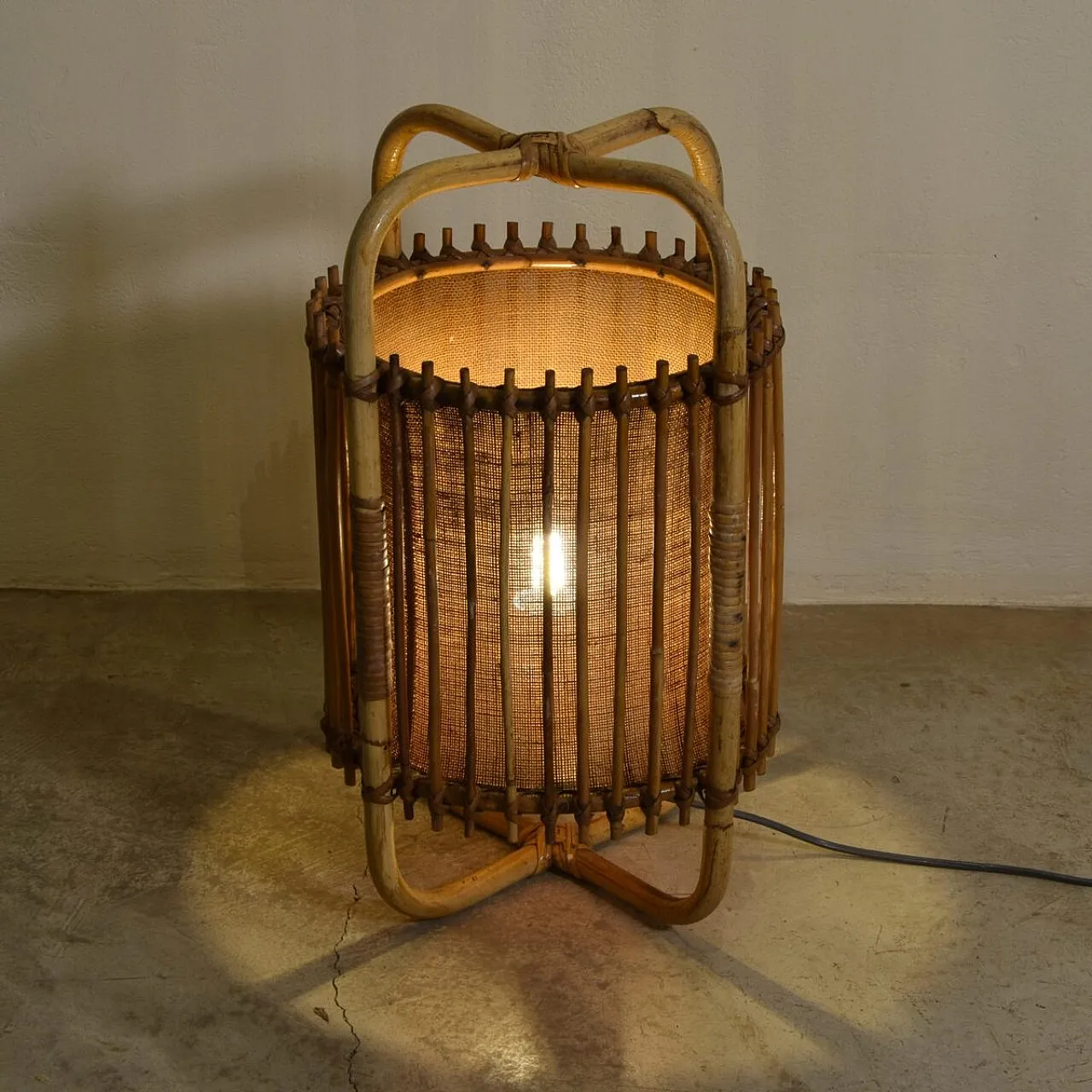 Lampada da tavolo in canna, anni '60 8
