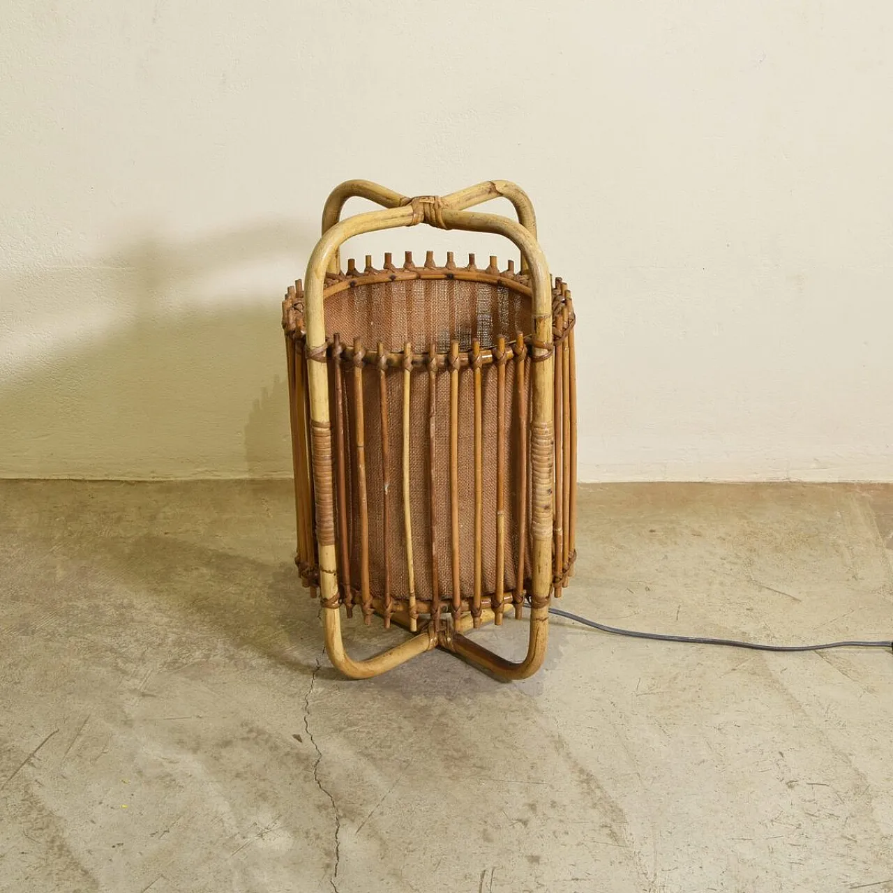 Lampada da tavolo in canna, anni '60 9