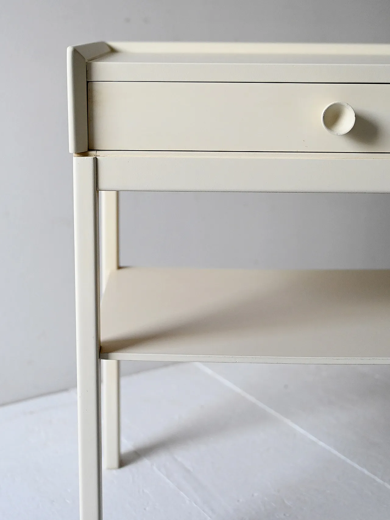 Scandinavian bedside tables white lacquers, 60s 6