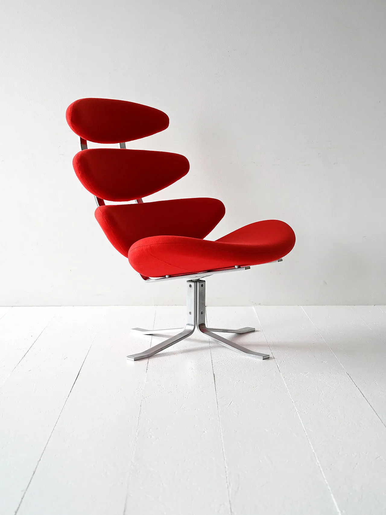 Corona Chair rossa di Poul M. Volther 2
