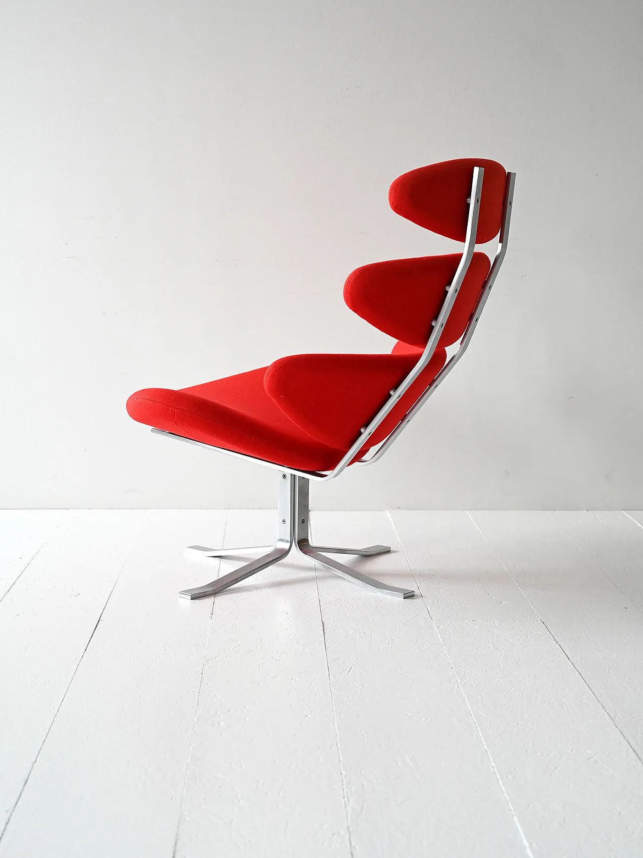 Corona Chair rossa di Poul M. Volther 4